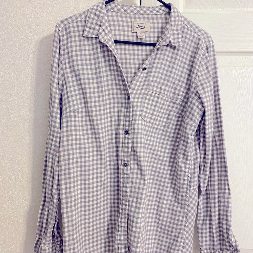 2/$10 - Gray and white stripes GH Bass Co. Long sleeves